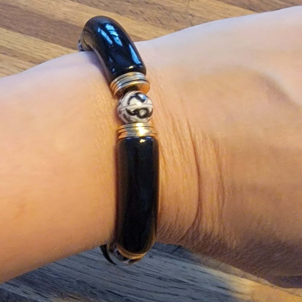 Meghan Browne Style GALA GB Black/Gold/White Chunky Stretch Resin Bead B… - Picture 3 of 12